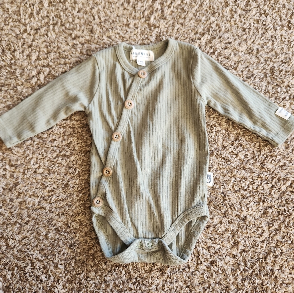 Rabbit + Bear organic 3-6m neutral green onesie